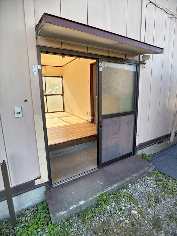 袋井市国本 現地写真（玄関）