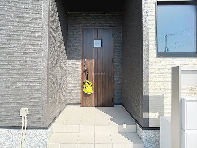 焼津市下小田中町 現地写真（玄関）