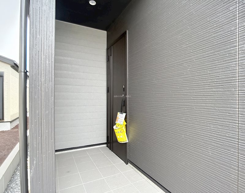焼津市下小田中町 現地写真（玄関）
