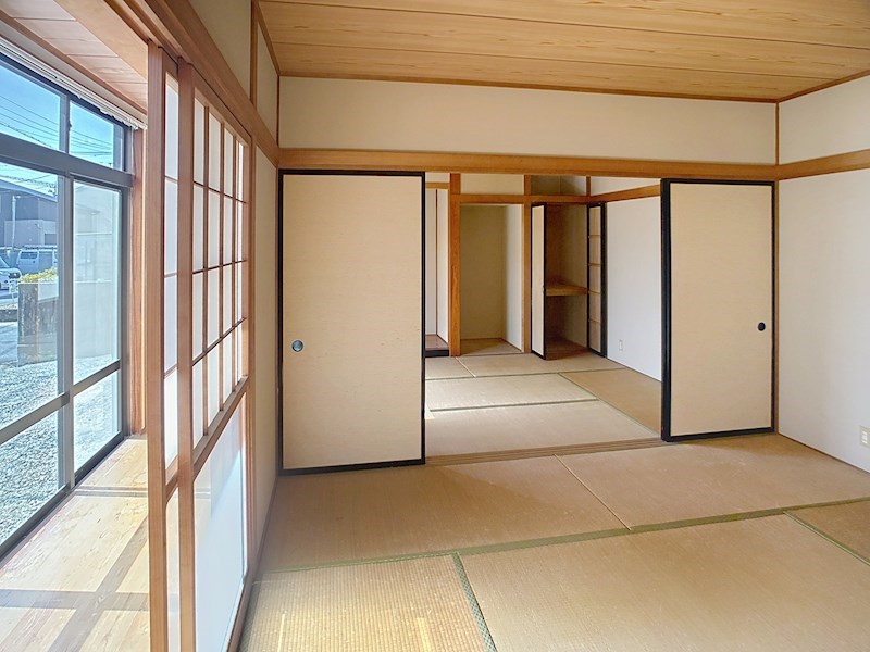 静岡県袋井市新屋４丁目 内観写真（リビング以外の居室）