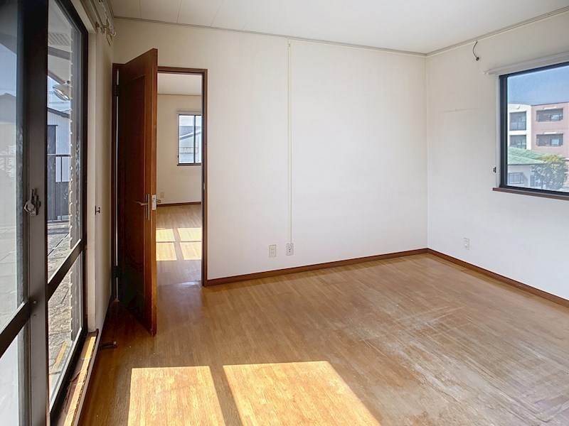 静岡県袋井市新屋４丁目 内観写真（リビング以外の居室）