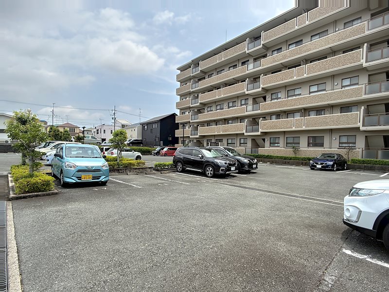 メゾン浜松高台 共用部写真（駐車場）