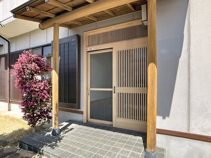 静岡県浜松市浜名区中瀬 現地写真（玄関）
