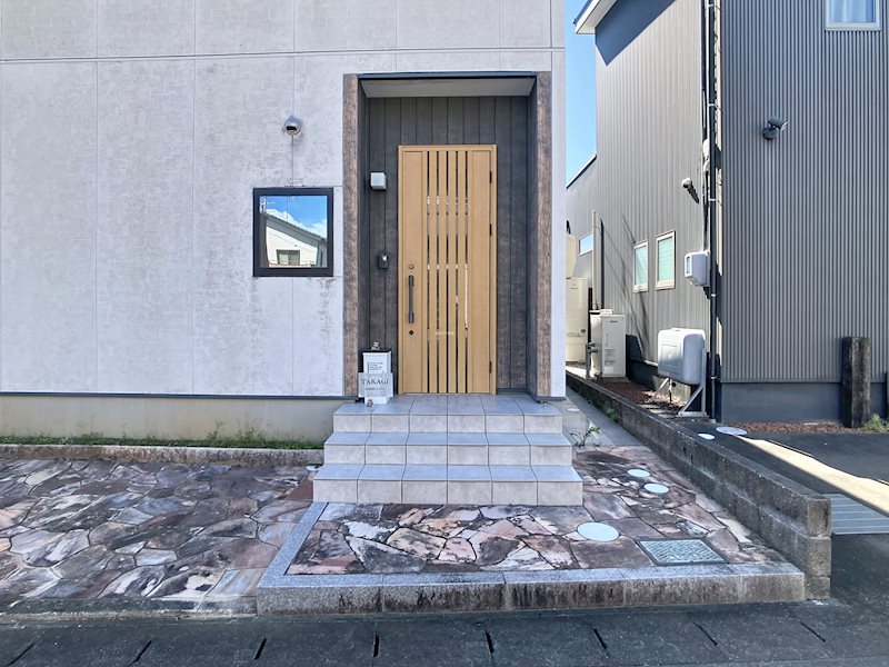 静岡県浜松市中央区葵西６丁目 現地写真（玄関）