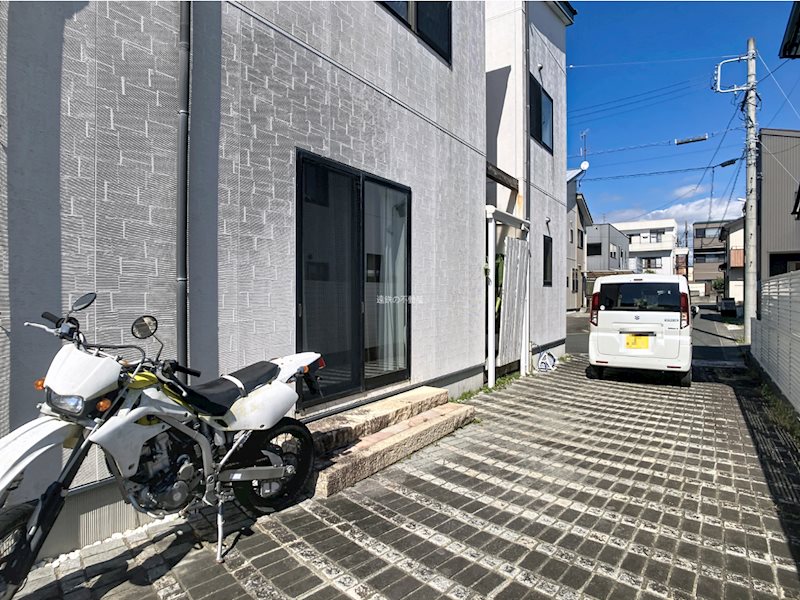 静岡県浜松市中央区葵西６丁目 現地写真（庭）