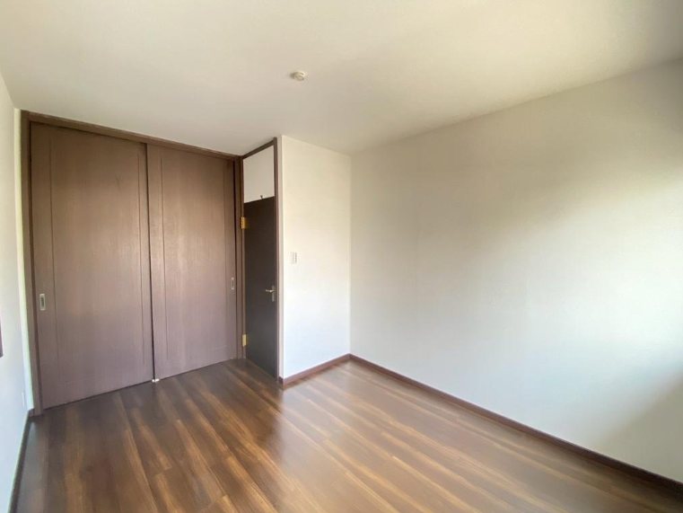 箕面市新稲6丁目 戸建 内観写真（リビング以外の居室）