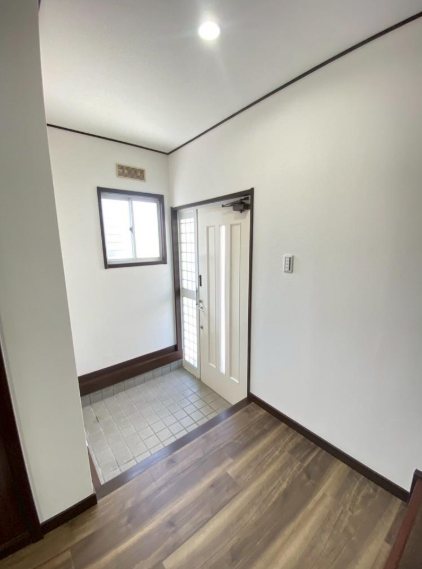 箕面市新稲6丁目 戸建 現地写真（玄関）