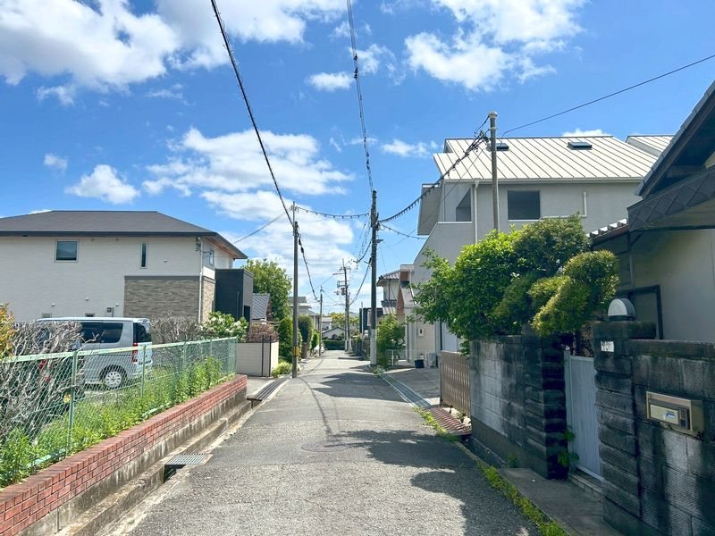【会員限定】箕面市桜ケ丘4丁目 土地 現地写真（前面道路含む現地写真）