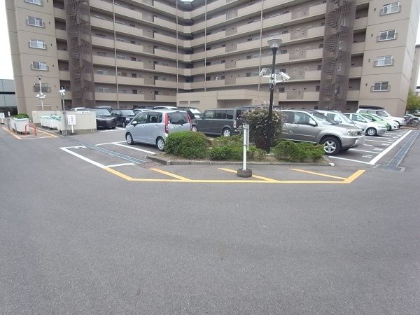 桂ガーデンハイツ 共用部写真（駐車場）