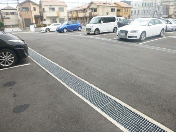 山科不二サンハイツ 共用部写真（駐車場）