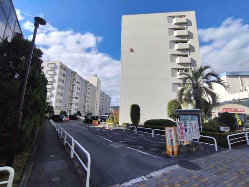 山科音羽マンションA棟 共用部写真（駐車場）