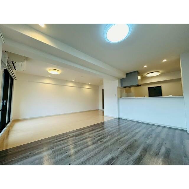 サンシティ桂坂壱番館 内観写真（リビング）