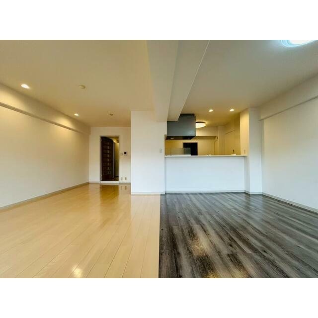 サンシティ桂坂壱番館 内観写真（リビング）