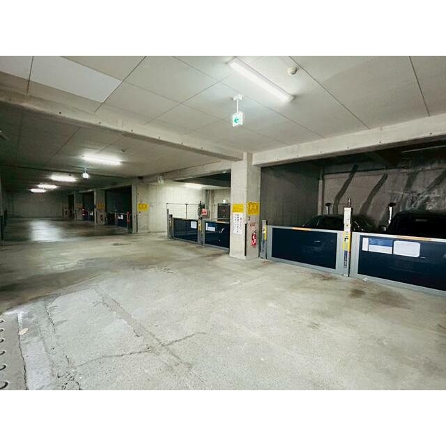 サンシティ桂坂壱番館 共用部写真（駐車場）