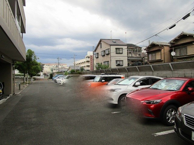 丹波橋日光ハイツ 共用部写真（駐車場）