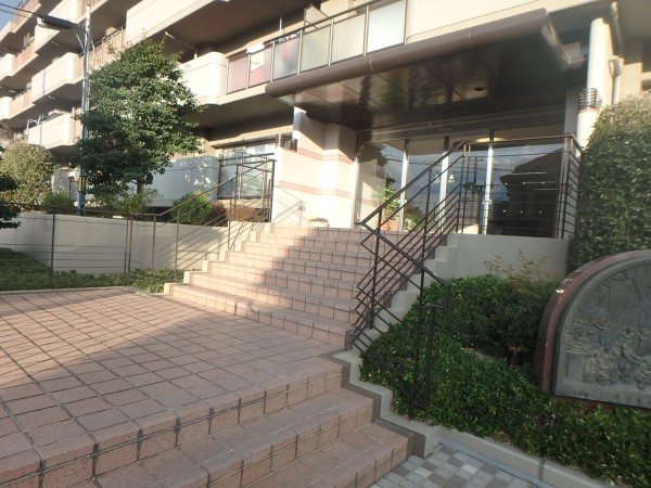 ルネ伏見東 共用部写真（エントランス）