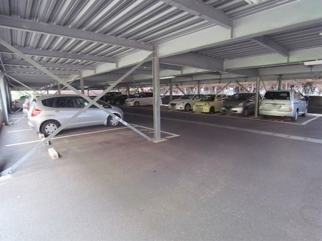 サンシティ西京極1番館 共用部写真（駐車場）