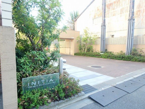 イニシア中京丸太町通り 共用部写真（エントランス）