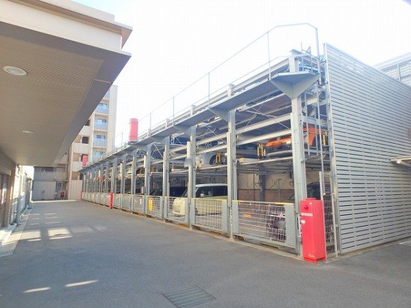 イニシア中京丸太町通り 共用部写真（駐車場）