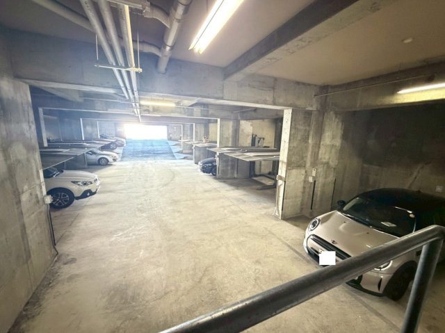 パークテラス桃山 共用部写真（駐車場）