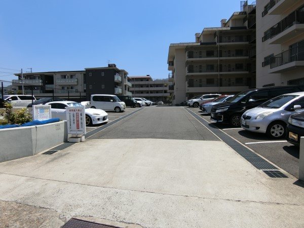 山科不二サンハイツ 共用部写真（駐車場）