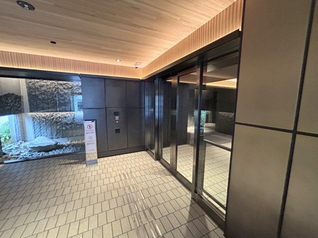 レーベン清水五条 共用部写真（エントランス）