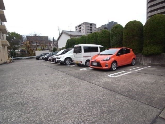 サンレジデンス錦綾東堀川 共用部写真（駐車場）
