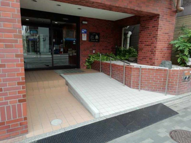 ルミエール二条 共用部写真（エントランス）