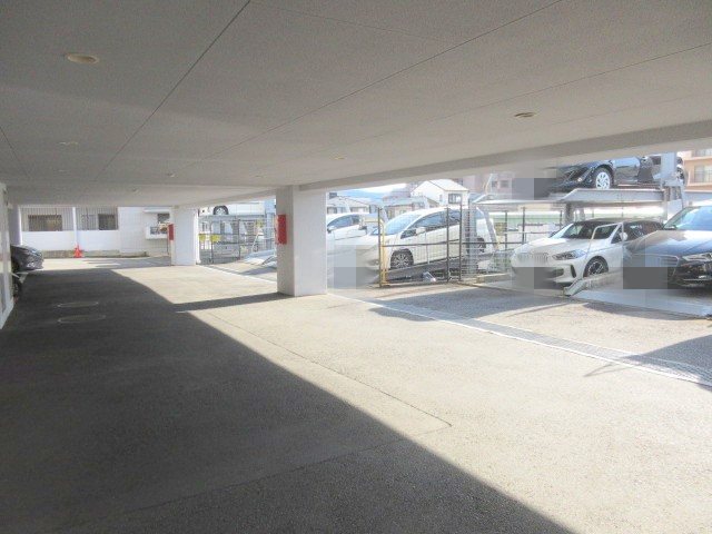 ライオンズマンション太秦第2 共用部写真（駐車場）
