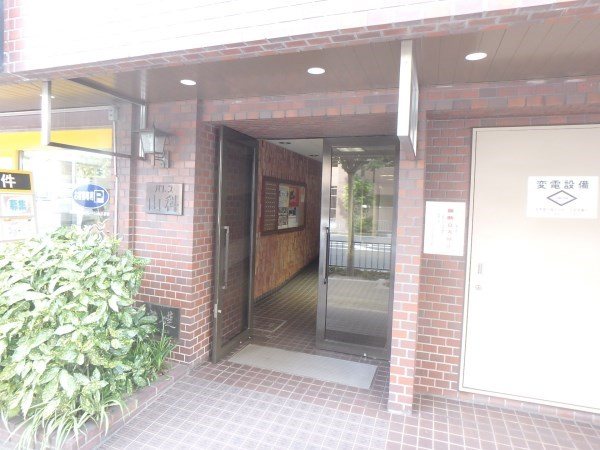 パレス山科 共用部写真（エントランス）