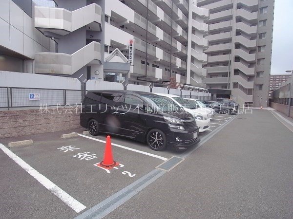 エスリード西京極 共用部写真（駐車場）
