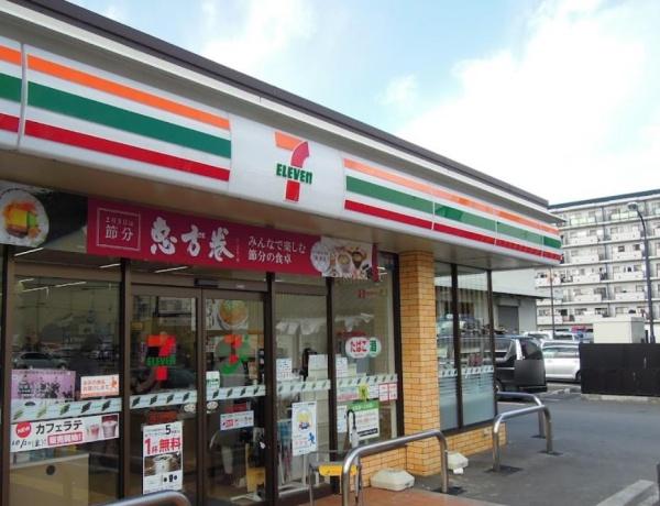 京都市南区上鳥羽山ノ本町　中古戸建 コンビニ