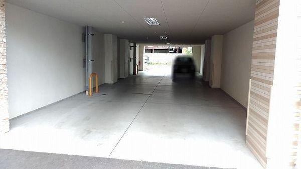 スプランディッド大阪ＷＥＳＴ 共用部写真（駐車場）