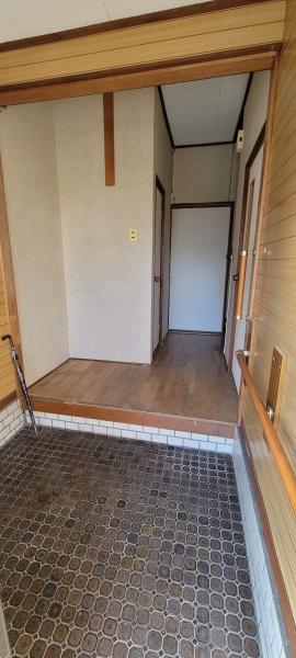 堺市西区鳳西町2丁　中古戸建 現地写真（玄関）