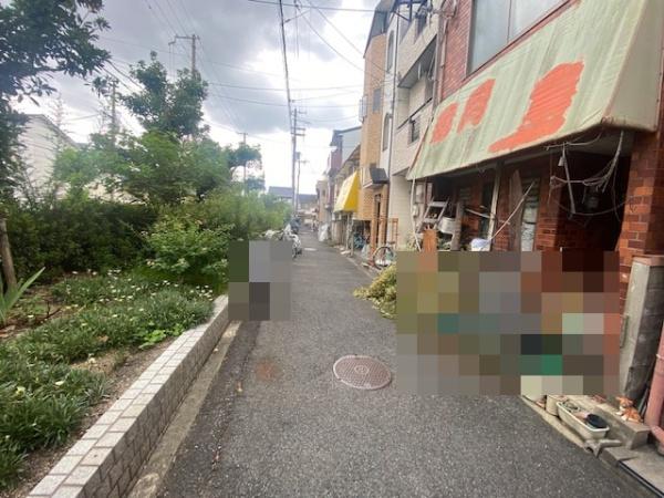 高石市綾園6丁目　古家付き売土地 現地写真（前面道路含む現地写真）