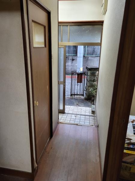 堺市北区南花田町　中古戸建 現地写真（玄関）