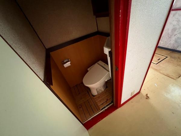 京都市山科区西野大鳥井町　中古戸建 内観写真（トイレ）