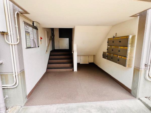 新檜尾台第2次住宅2号棟 共用部写真（エントランス）