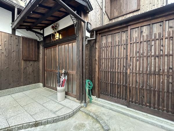 京都市北区大宮玄琢北町　中古戸建 現地写真（玄関）