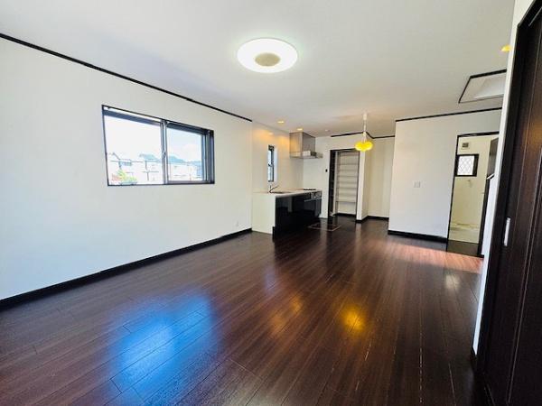 堺市西区鳳南町5丁　中古戸建 内観写真（リビング）