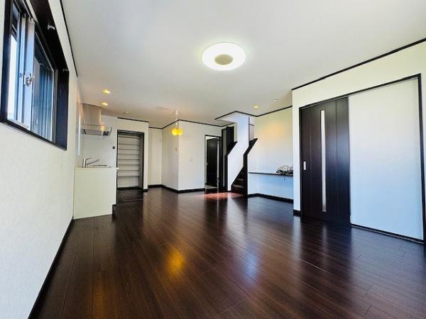堺市西区鳳南町5丁　中古戸建 内観写真（リビング）