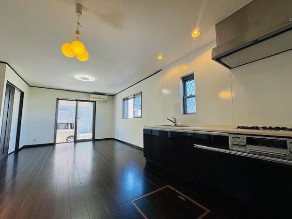 堺市西区鳳南町5丁　中古戸建 内観写真（リビング）
