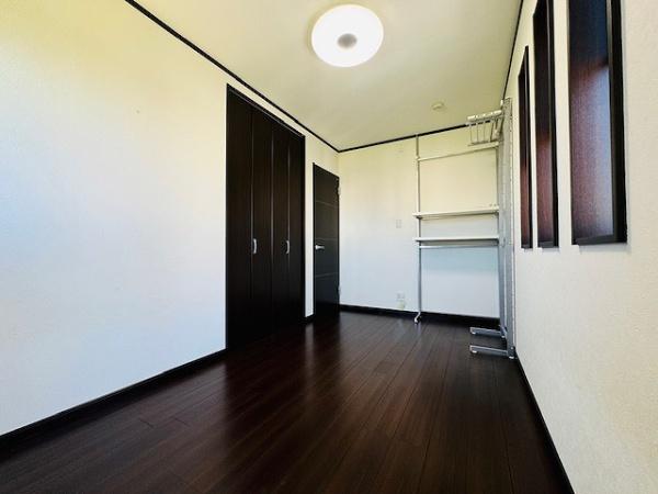 堺市西区鳳南町5丁　中古戸建 内観写真（リビング以外の居室）