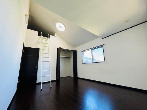 堺市西区鳳南町5丁　中古戸建 内観写真（リビング以外の居室）