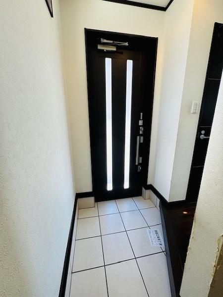 堺市西区鳳南町5丁　中古戸建 現地写真（玄関）