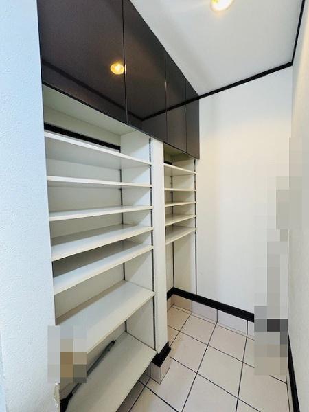 堺市西区鳳南町5丁　中古戸建 現地写真（玄関）