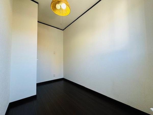 堺市西区鳳南町5丁　中古戸建 内観写真（リビング以外の居室）