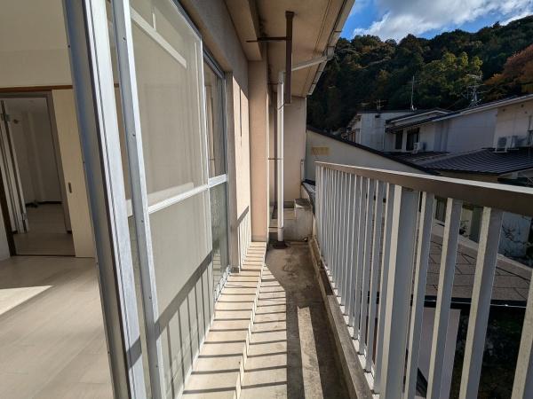 京都市伏見区醍醐勝口町　中古テラスハウス 現地写真（バルコニー）