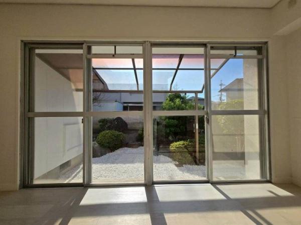 京都市伏見区醍醐勝口町　中古テラスハウス 現地写真（庭）