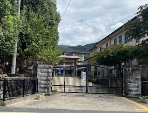 京都市伏見区醍醐勝口町　中古テラスハウス 小学校